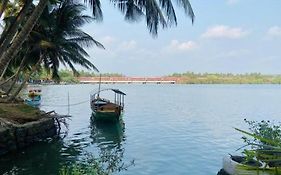 Green Island Homestay Riverside